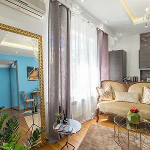 Parliament - Center Luxury Apartment